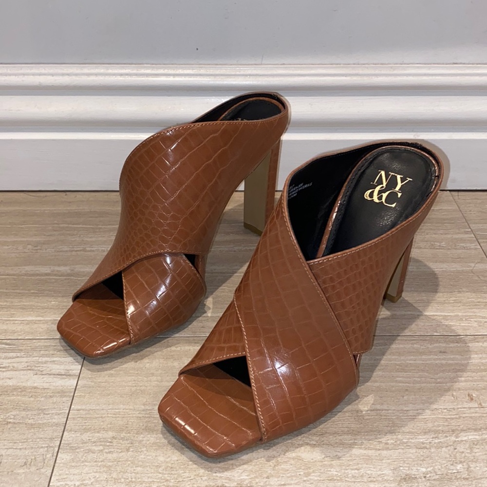 NEW Sofia Criss Cross Mules Size 7
